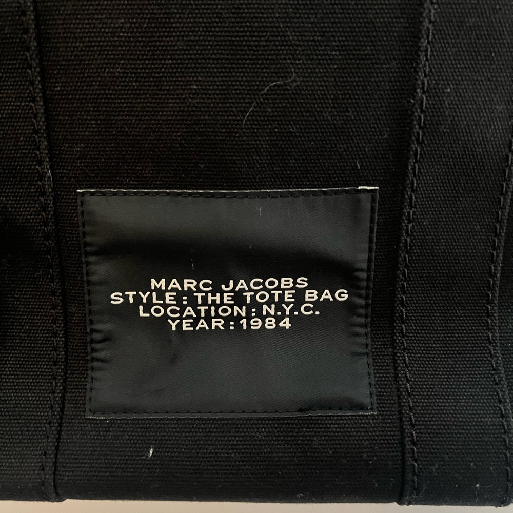 MARC JACOBS
CANVAS MEDIUM TOTE BAG